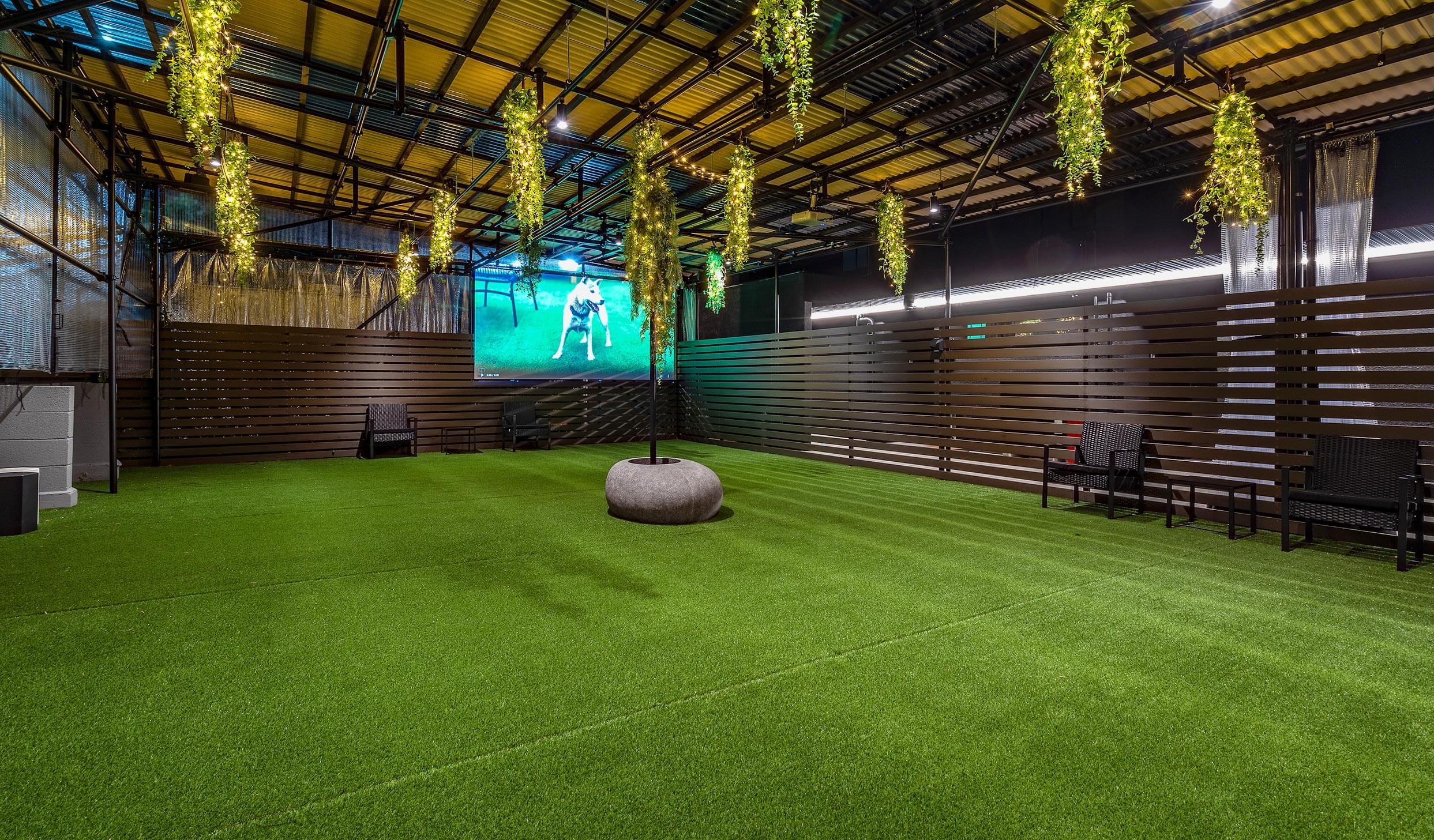 屋根付きドッグラン